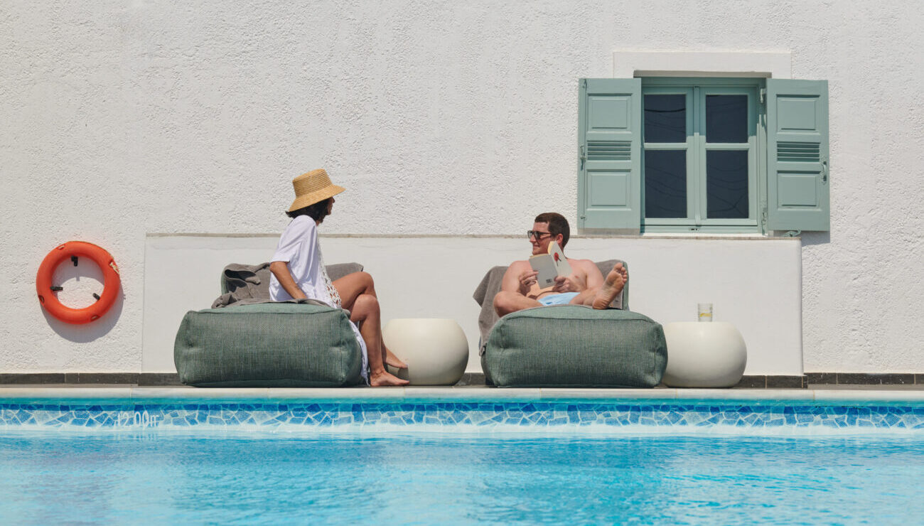 VIGLA HOTEL AMORGOS POOL BEDS